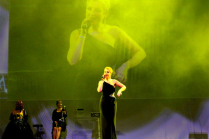 Flory Best Singer in dubai 03